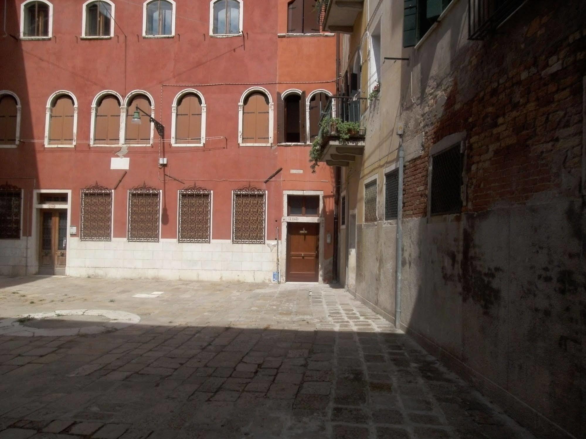 Sweet Venice - Checkin At "Alloggi Ss Giovanni E Paolo" 베니스 외부 사진